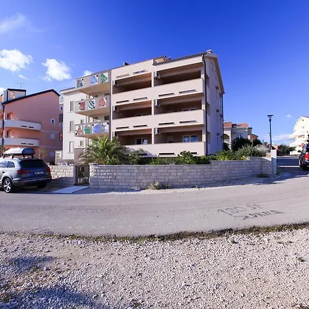 Miroslav Apartment Povljana