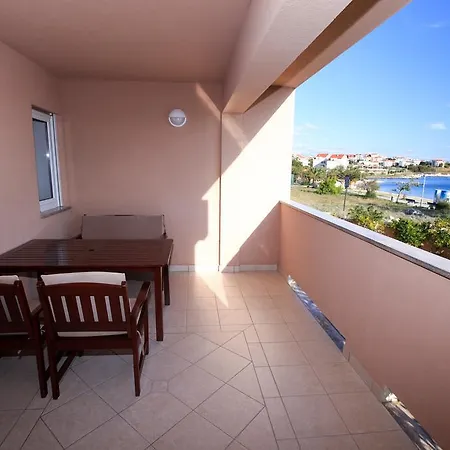 Miroslav Apartment Povljana