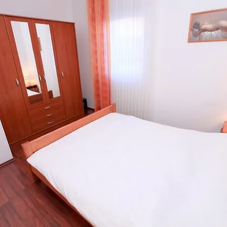 Apartment Miroslav Povljana