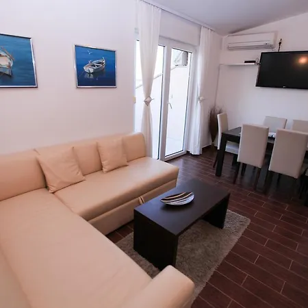 Miroslav Apartment Povljana